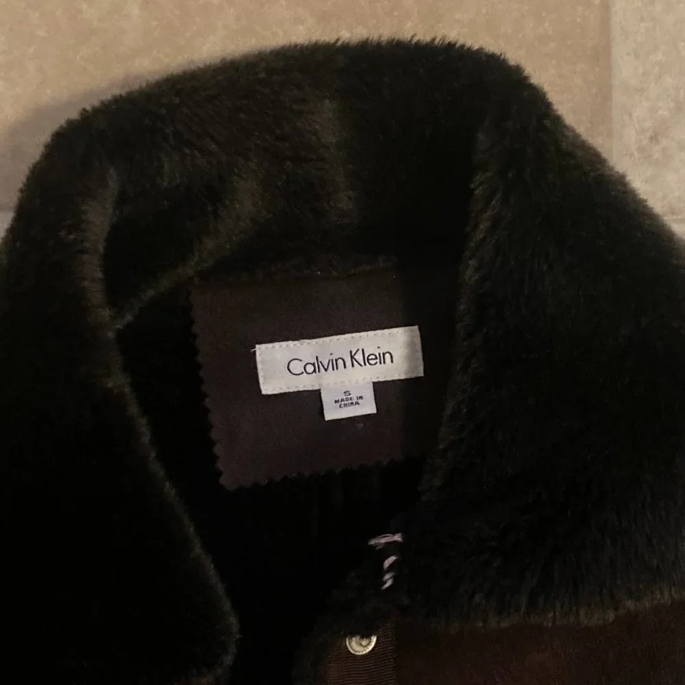 Calvin Klein Jacket Faux Fur Suede Snap Closure Sz Small Color Brown / Womens - Picture 4 of 5